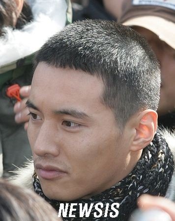 긴머리짧은머리 이미지